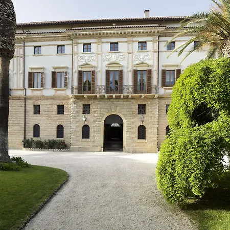 Corallo Relais Chateaux Hotel 5*